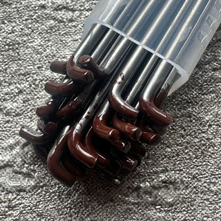 Mörkbrun 42G, spiralformad stjärnnål NYHET